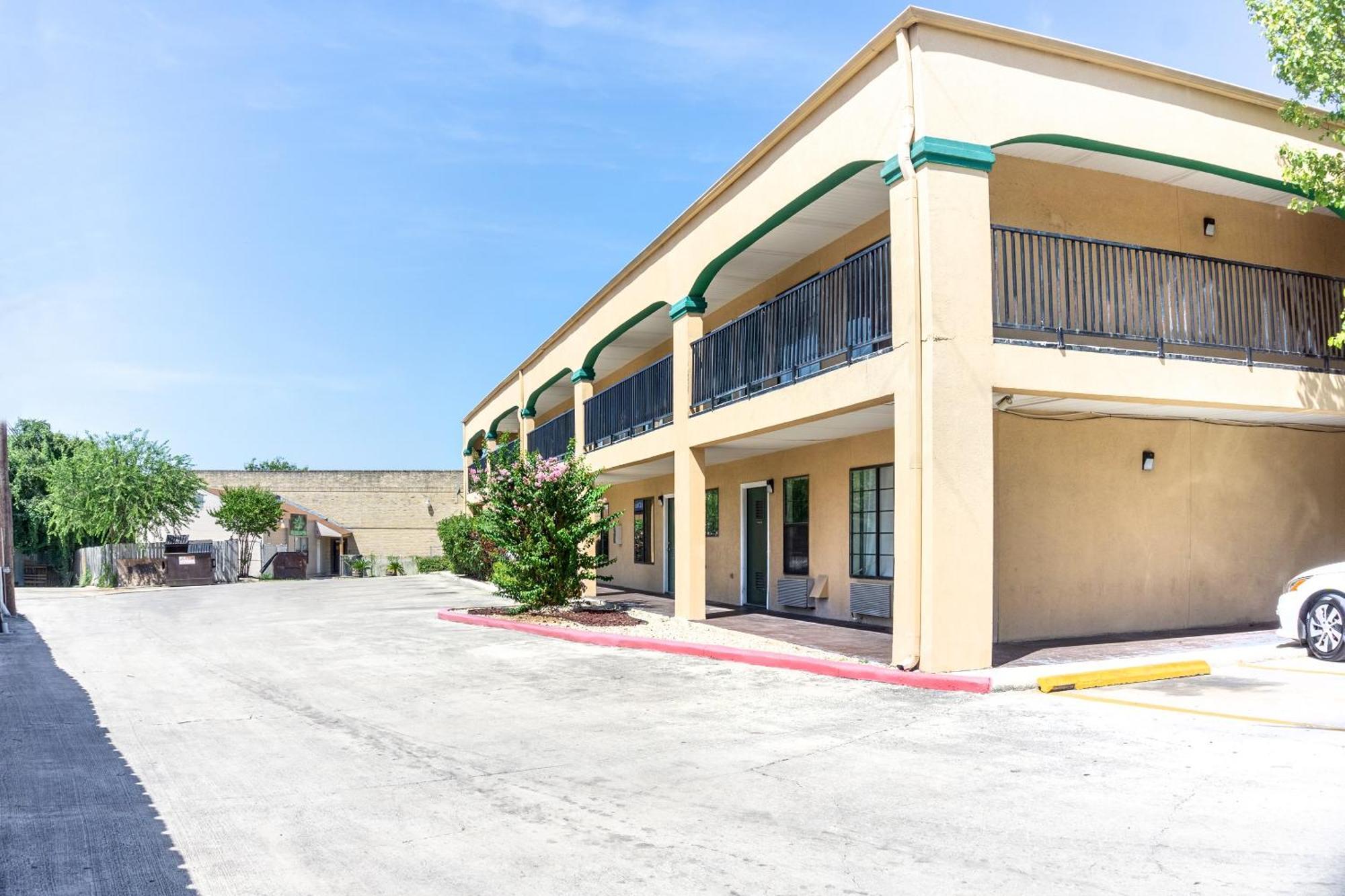 Hotel Oyo Inn&suites Medical Center 2*